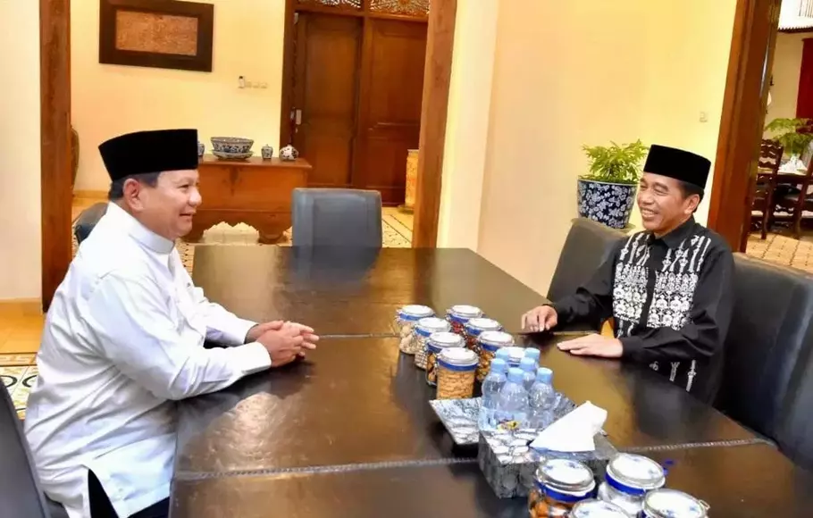 Menteri Pertahanan sekaligus Ketua Umum Partai Gerindra, Prabowo Subianto mengunjungi kediaman pribadi Presiden Joko Widodo di Solo, Sabtu, 22 April 2023.