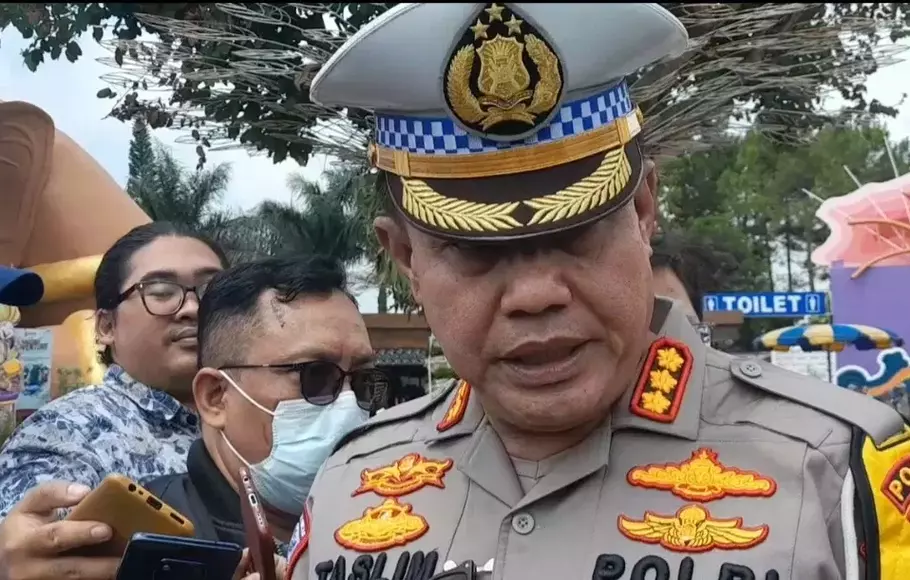 Dirlantas Polda Jatim, Kombes Pol Muhammad Taslim Chairuddin saat meninjau suasana arus lebaran di Kota Batu, Senin, 24 April 2023. 