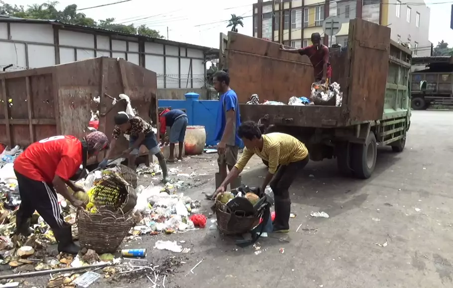 Memasuki H+2 Lebaran 2023, volume sampah rumah tangga di Kota Samarinda, Kalimantan Timur, meningkat hingga tiga kali lipat, Senin, 24 April 2023.