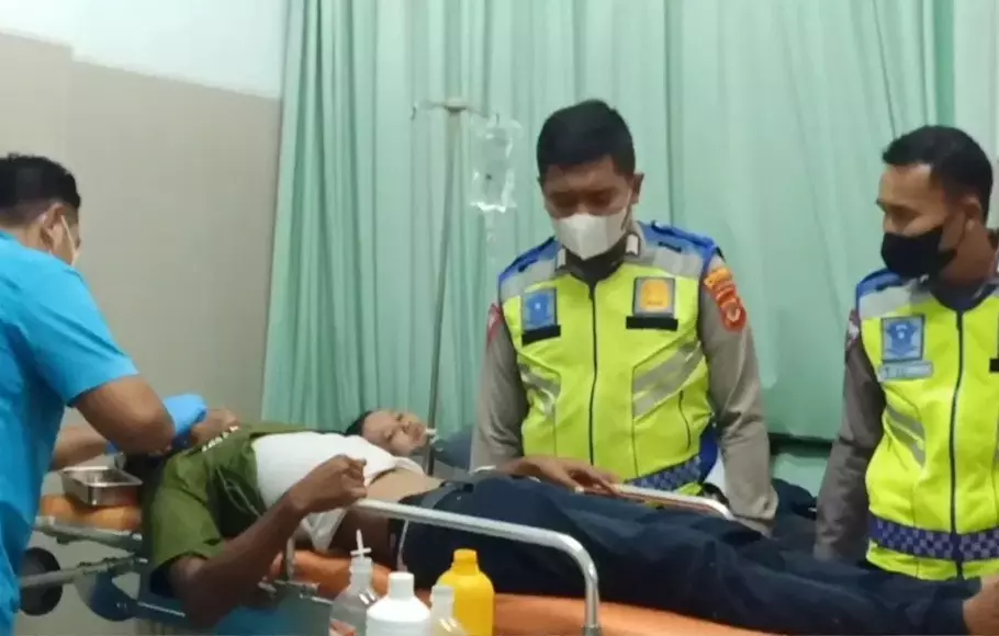 Kecelakaan tunggal melibatkan sebuah minibus terjadi di ruas Tol Cipali, Kilometer 153, Kecamatan Kertajati, Kabupaten Majalengka, Jawa Barat, Selasa 25 April 2023.