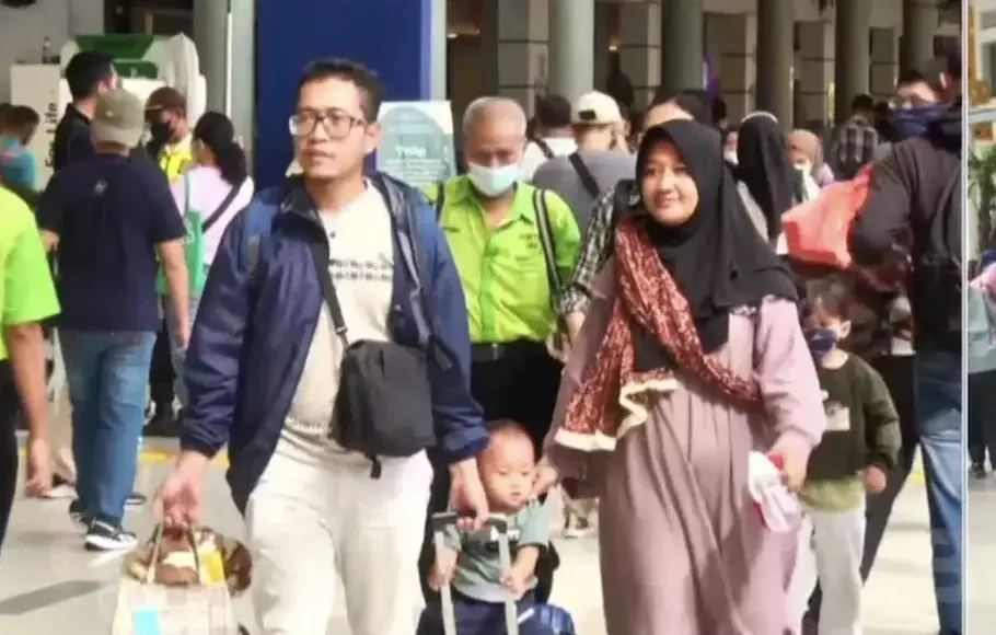 Suasana di Stasiun Pasar Senen.