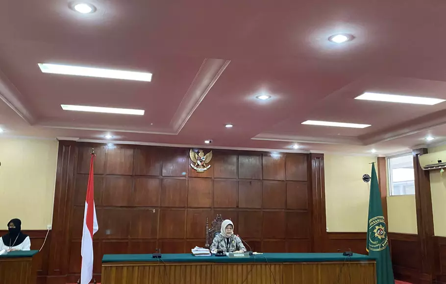 Hakim tunggal Budi Hapsari dalam sidang banding yang dilakukan AG, pacar Mario Dandy Satrio di Pengadilan Tinggi DKI Jakarta. Kamis 27 April 2023.