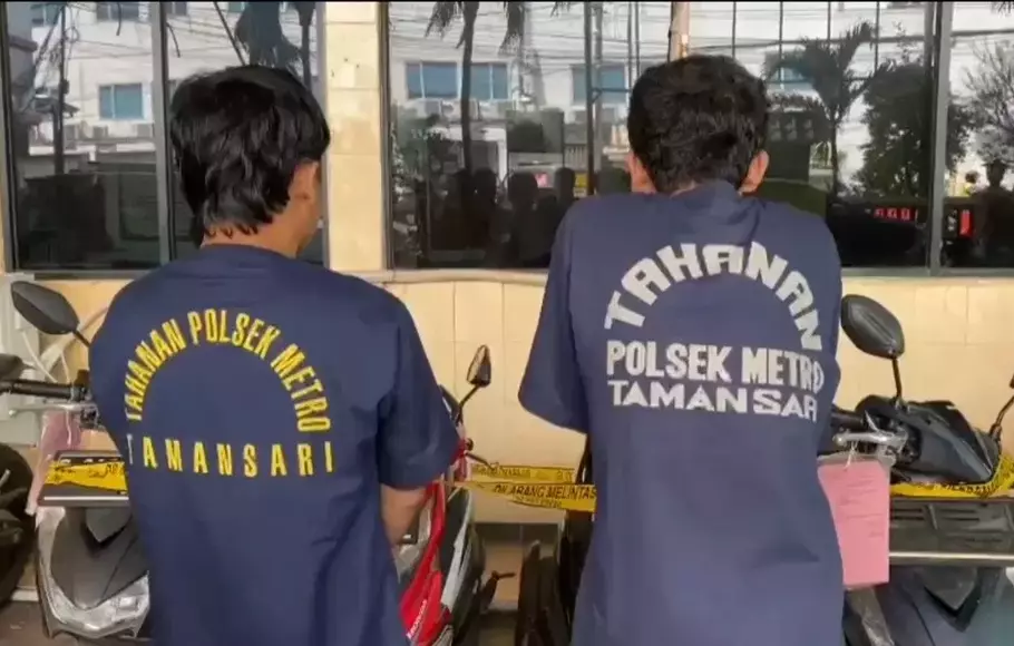 Dua orang komplotan curanmor di Taman Sari, Jakarta Barat dibekuk polisi.