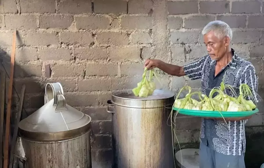 Lebaran ketupat menjadi salah satu tradisi dalam perayaan Idulfitri yang tak bisa dilepaskan. Lebaan ketupat ini dirayakan 7 hari setelah Idulfitri.