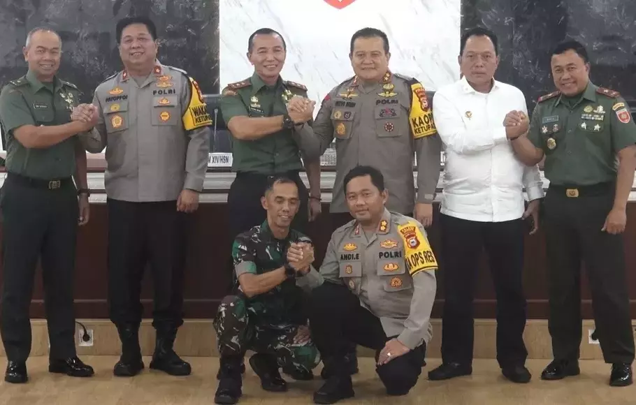 Pascapenyerangan Mapolres Jeneponto, Pangdam XIV Hasanuddin dan Kapolda Sulsel langsung bergerak cepat mendinginkan suasana, Kamis, 27 April 2023.