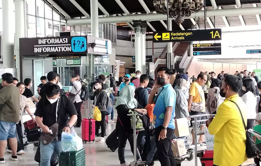 PT Angkasa Pura II (Persero) mencatat pergerakan lebih dari 3 juta penumpang moda transportasi udara selama periode angkutan Lebaran 2023 di Bandara Soekarno-Hatta, Tangerang, Banten.