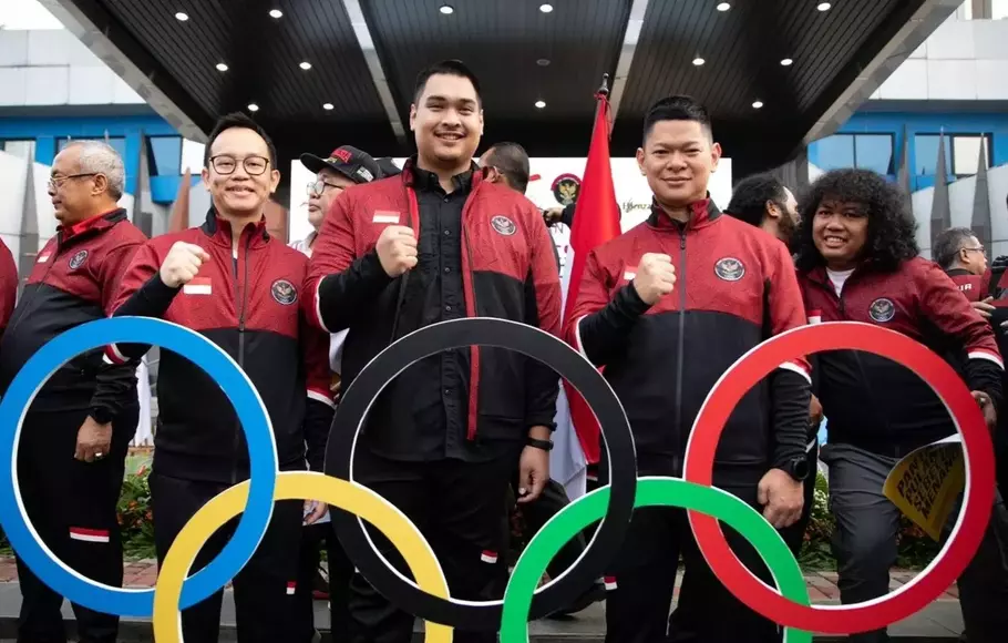 Menteri Pemuda dan Olahraga (Menpora) Dito Ariotedjo mengukuhkan Kontingen Indonesia pada SEA Games ke-32 Kamboja di Kantor Kementerian Pemuda dan Olahraga (Kemenpora), Senayan, Jakarta, Selasa, 2 Mei 2023.