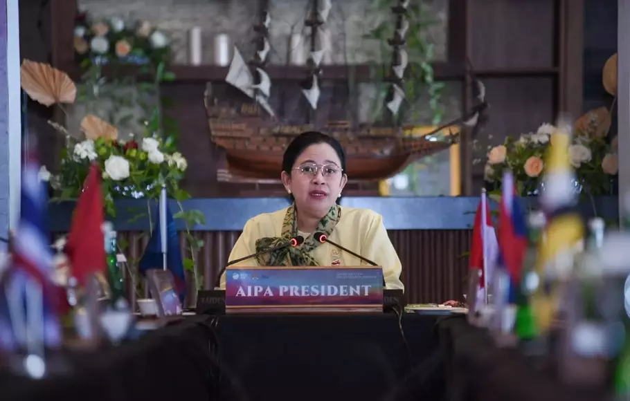 Ketua DPR RI Puan Maharani menyampaikan pesan dari ASEAN Inter-Parliamentary Assembly (AIPA) di Konferensi Tingkat Tinggi (KTT) ASEAN ke-42, Labuan Bajo, Manggarai Barat, NTT, Rabu, 10 Mei 2023.