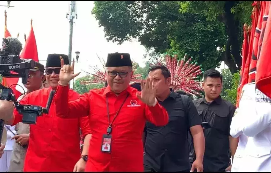 Daftar Ke Kpu Pdip Angkat Tema Kepalkan Tangan Untuk Persatuan Indonesia Raya