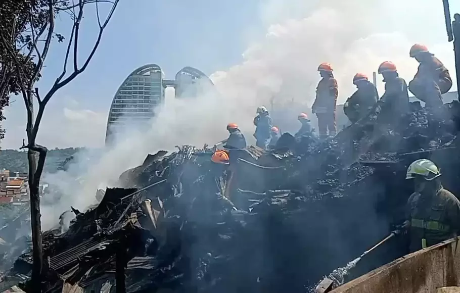 Kebakaran Gudang Mebel Di Kota Bandung, Motor Dan Mobil Turut Hangus