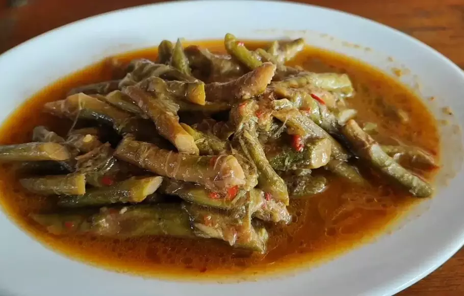 Tumis alar keladi, kuliner tradisional khas Bangka Belitung.