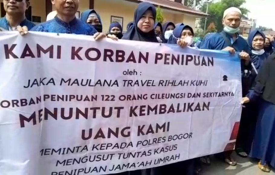 Jemaah meminta polisi mengusut kasus penipuan umrah yang mencapai sekitar 100 orang dengan total kerugian mencapai Rp 1,3 miliar, Rabu 24 Mei 2023