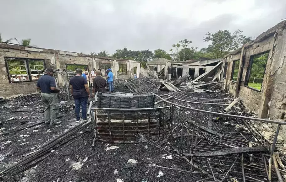 Asrama yang habis terbakar di Mahdia, Guyana, Senin, 22 Mei 2023.