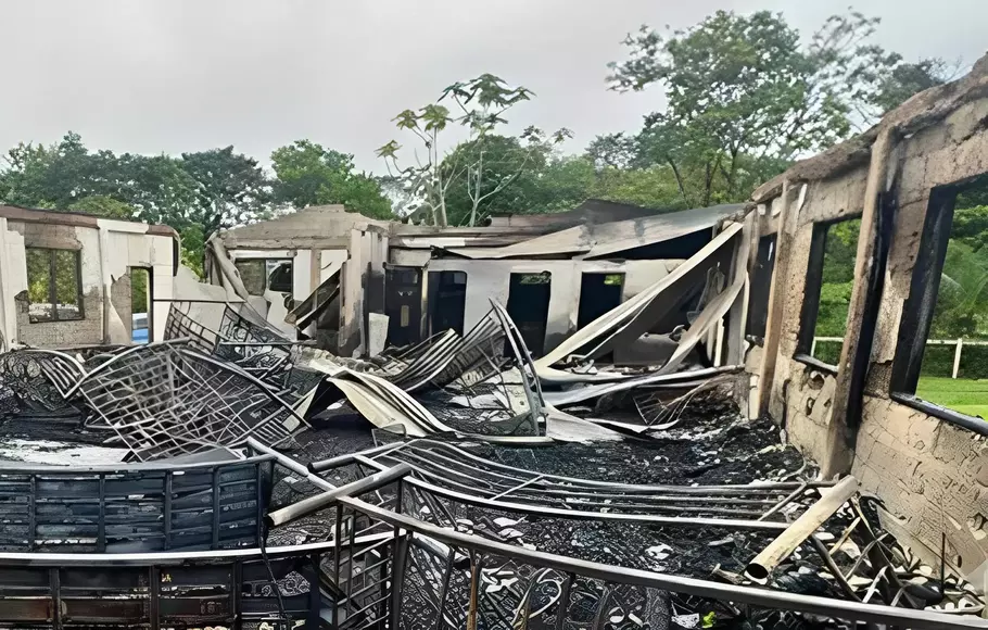 Asrama yang habis terbakar di Mahdia, Guyana, Senin, 22 Mei 2023.