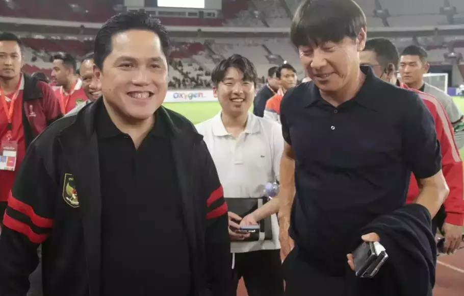 Ketua PSSI Erick Thohir bersama pelatih tim nasional (timnas) Indonesia Shin Tae-yong.