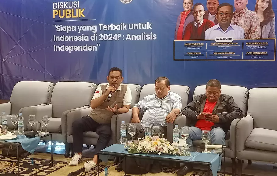 Direktur Eksekutif LPI Boni Hargens (kiri) dalam diskusi publik LPI bertajuk 'Siapa yang Terbaik untuk Indonesia di 2024? Analisis Independen', di Aryaduta Hotel, Semanggi, Jakarta, Jumat, 26 Mei 2023.