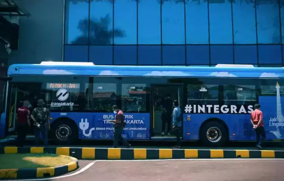 Bus listrik yang diproduksi VKTR Teknologi Mobilitas