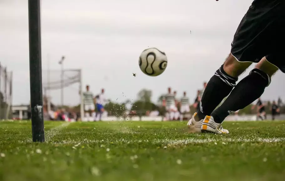 Menendang Bola Teknik, Strategi, dan Kesalahan Umum