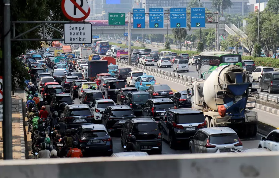 Kemacetan Imbas Rekayasa Lalin Ktt Asean 0763