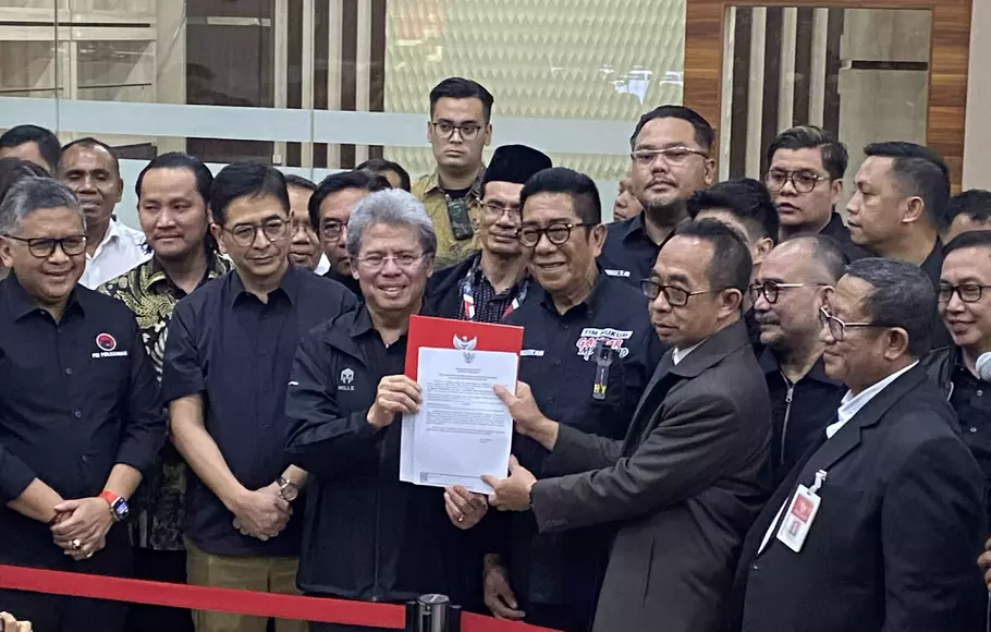 Deputi Tim Pemenangan Nasional (TPN) Ganjar-Mahfud, Todung Mulya Lubis di Mahkamah Konstitusi (MK), Sabtu, 23 Maret 2024.