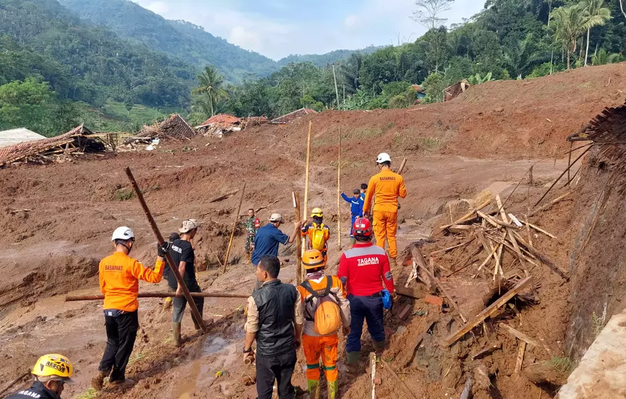 Tragedi Longsor Landa Cipongkor Bandung Barat dan 10 Orang Hilang
