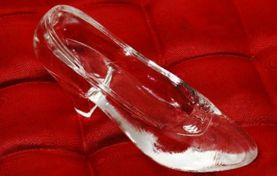 Raja Sepatu Seksi Desain Sepatu Cinderella