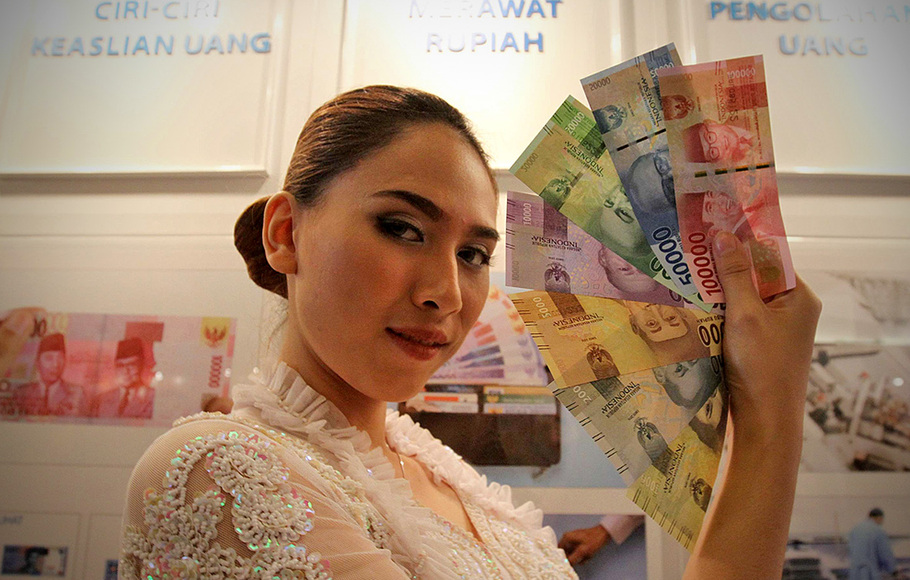 Istirahat Siang, Rupiah Bertahan Di Jalur Positif