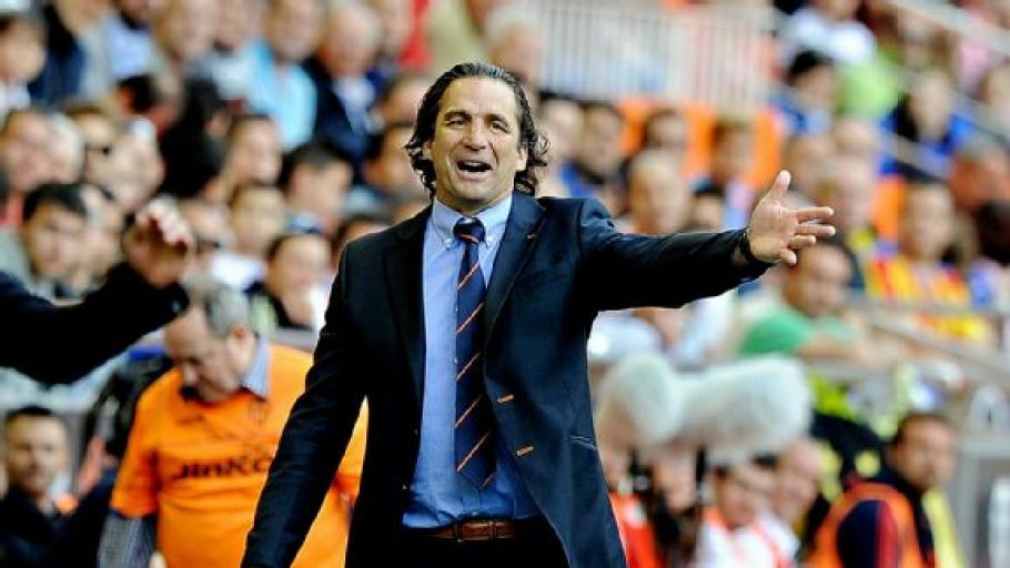 Aksi pelatih Valencia Juan Antonio Pizzi - (Sky Sports)