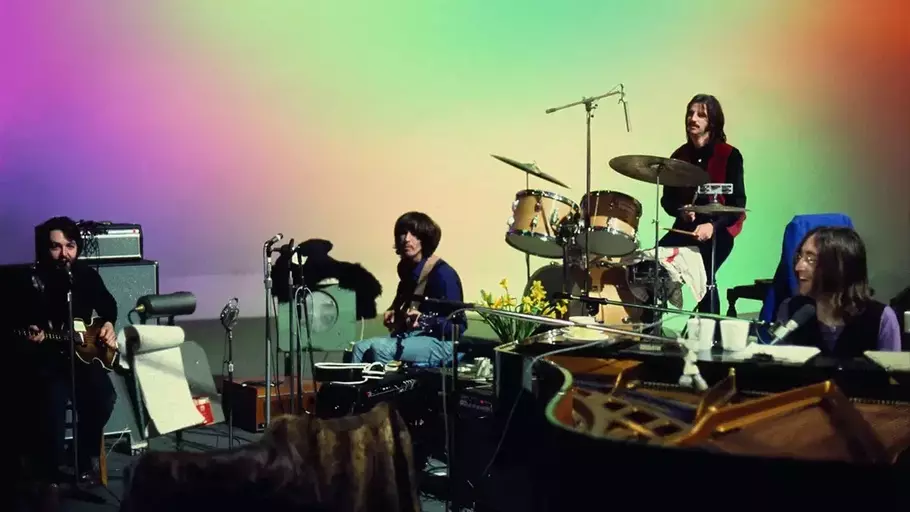 The Beatles dalam film dokumenter <em>Get Back</em> (2021). - (Disney+/Via AP)