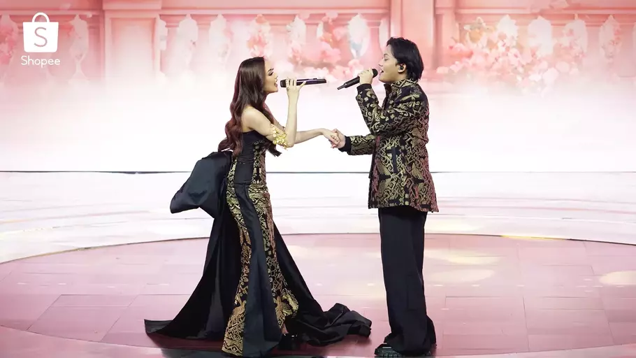 Shopee 12.12 Birthday sale dimeriahkan oleh pasangan&nbsp;Mahalini&nbsp;dan&nbsp;Rizky Febian. - (TV Show Shopee/Istimewa)