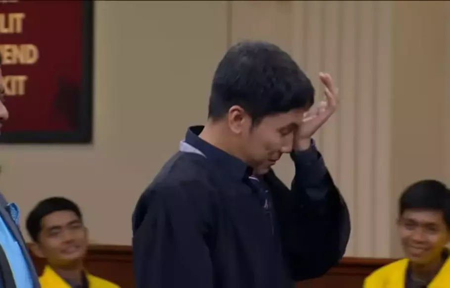 Momen Desta Mahendra menangis, ingat anak-anaknya. - (YouTube/Istimewa)