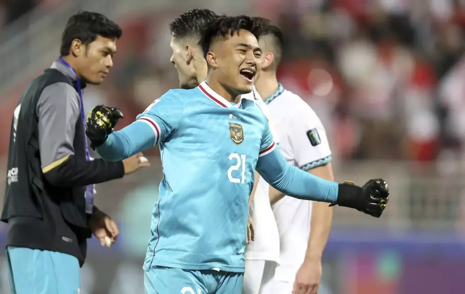 Kiper Timnas Indonesia di Piala Asia 2023, Ernando Ari Sutaryadi - (AP/Hussein Sayed)
