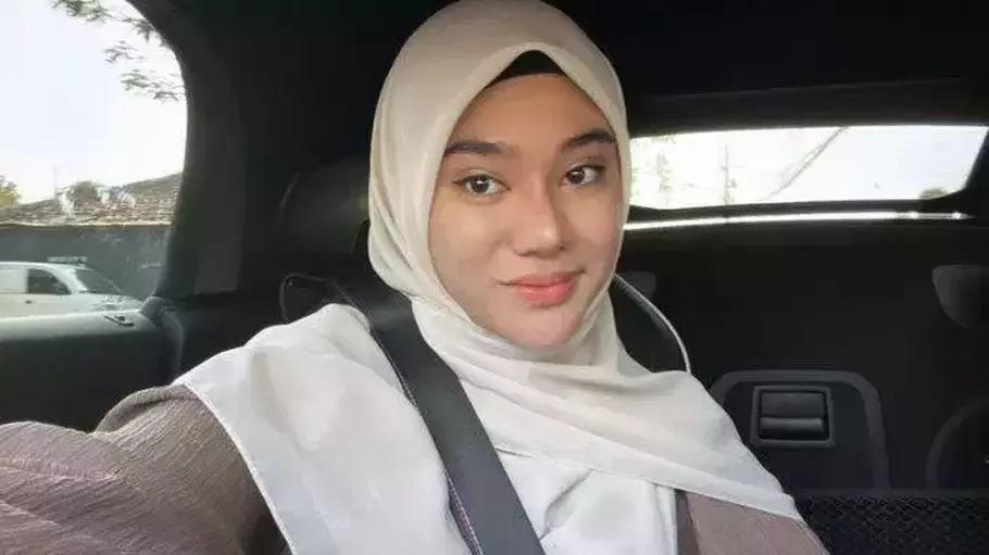 Clara Sintha - (Google/-)