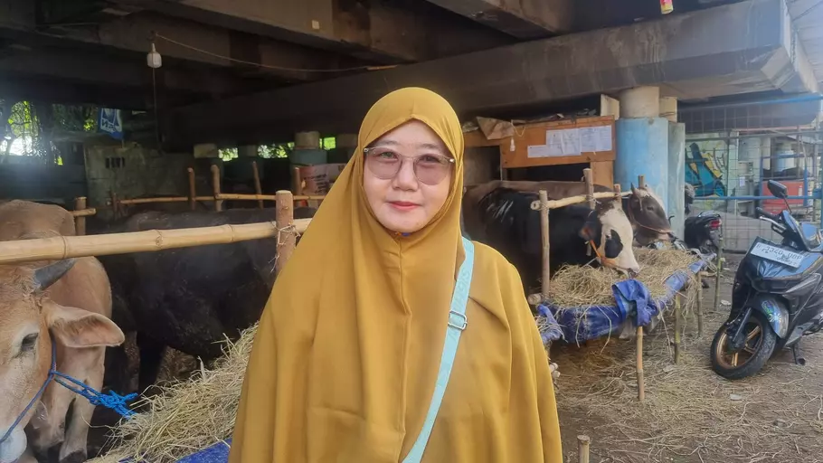 Meta, penjual hewan kurban di kawasan Sungai Bambu, Tanjung Priok, Jakarta Utara. - (Beritasatu.com/Maria Gabrielle Putrinda)