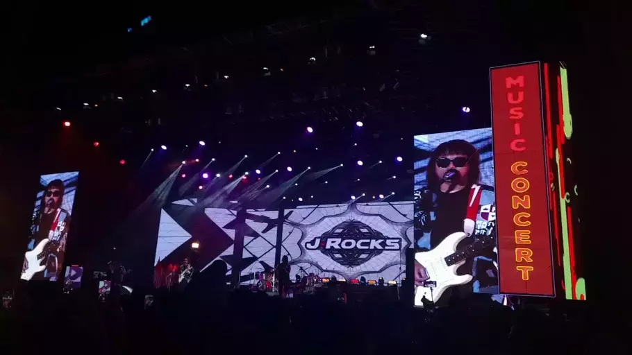 Penampilan J-Rocks di acara penutupan Jakarta Fair Kemayoran 2024 pada Minggu, 14 Juli 2024. - (Beritasatu.com/Gesa Vitara)