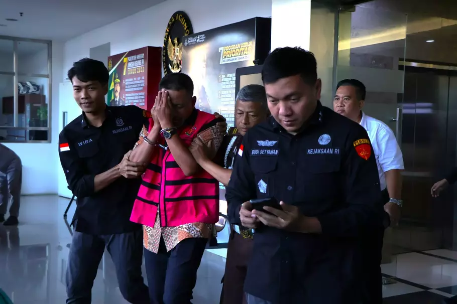 Kejaksaan Agung (Kejagung) menetapkan eks Kepala Dinas Energi dan Sumber Daya Mineral (ESDM) Provinsi Kepulauan Bangka Belitung berinisal SPT sebagai tersangka kasus dugaan korupsi tata niaga komoditas timah wilayah izin usaha pertambangan (IUP) PT Timah Tbk pada 2015-2022. - (Istimewa/-)