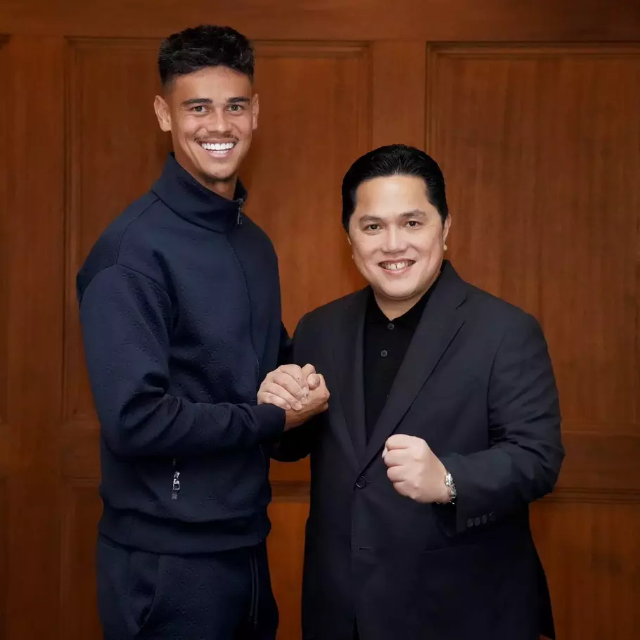 Mees Hilgers (kiri) bersama Ketua Umum PSSI Erick Thohir. - (PSSI/PSSI)