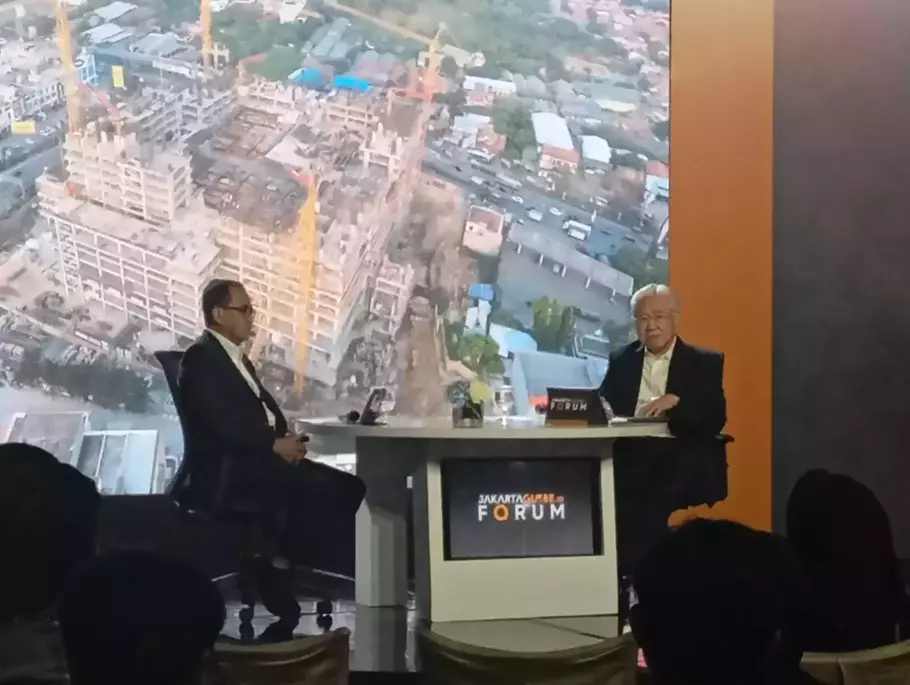 Menteri Perhubungan (Menhub) Budi Karya Sumadi bersama Executive Chairman B-Universe Media Holdings Enggartiasto Lukita dalam Jakartaglobe.id Forum di Jakarta, Jumat, 20 September 2024. - (Beritasatu.com/Jayanty Nada Shofa)