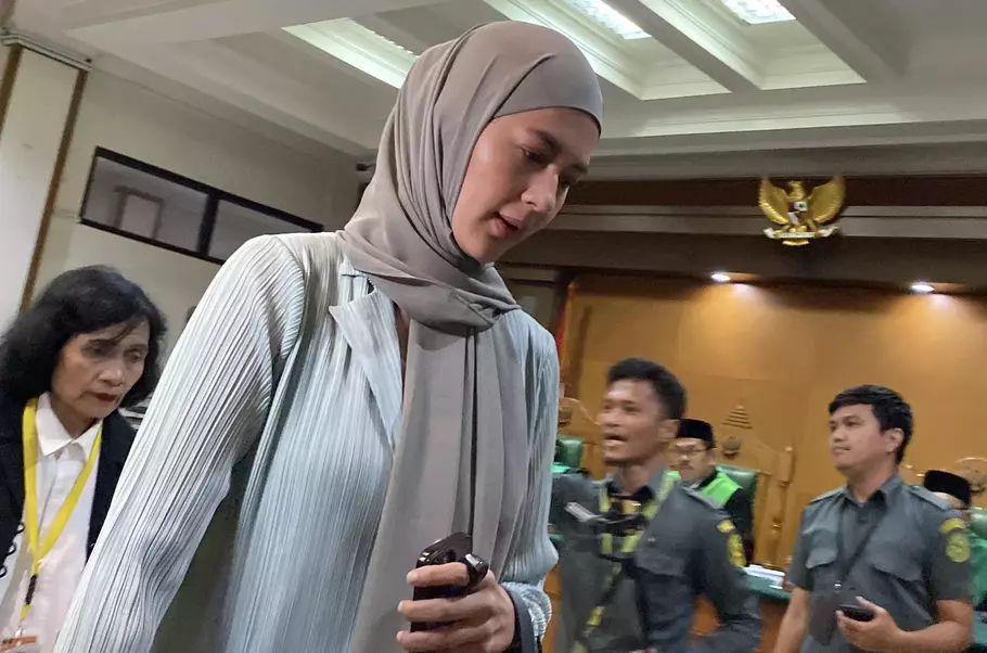 Paula Verhoeven datang ke Pengadilan Agama - (Beritasatu.com/Medikantyo Adhikresna)