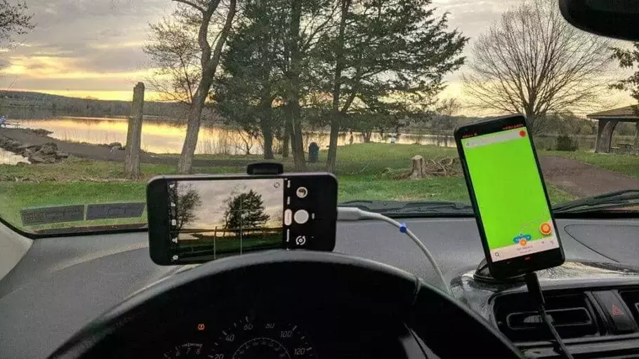 Les propriétaires de vieux téléphones portables qui ne sont plus utilisés peuvent les convertir en dashcams. - (Gizchina/DOK)