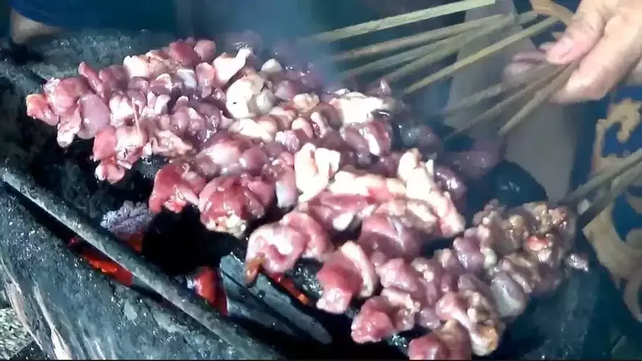 Sate Pak Kamto, salah satu kuliner legendaris di Klaten - (Beritasatu.com/Joko Laksono)