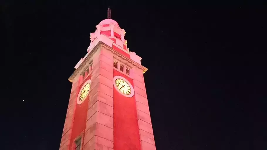 Menara jam di Tsim Sha Tsui, Hong Kong. - (Beritasatu.com/Thomas Rizal)