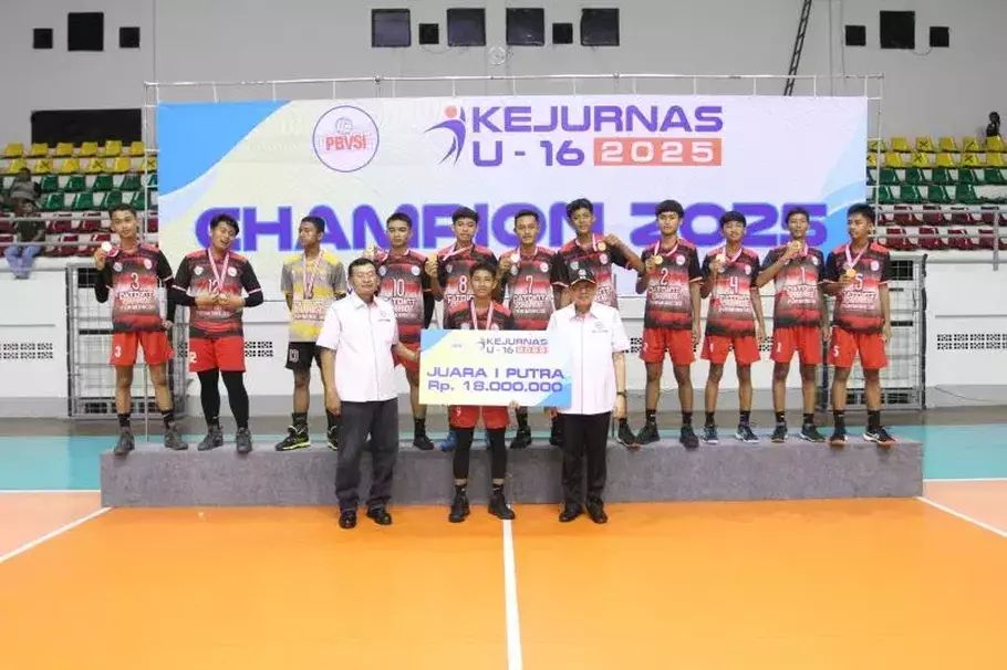 Tim  voli putra Patriot Purworejo mengalahkan Dynamic Kota Blitar dengan skor 3-0 (25-13, 25-17, dan 26-24), dan menjadi juara Kejurnas Voli U-16, Senin 4 Februari 2025. - (Beritasatu.com/Bernadus Wijayaka)