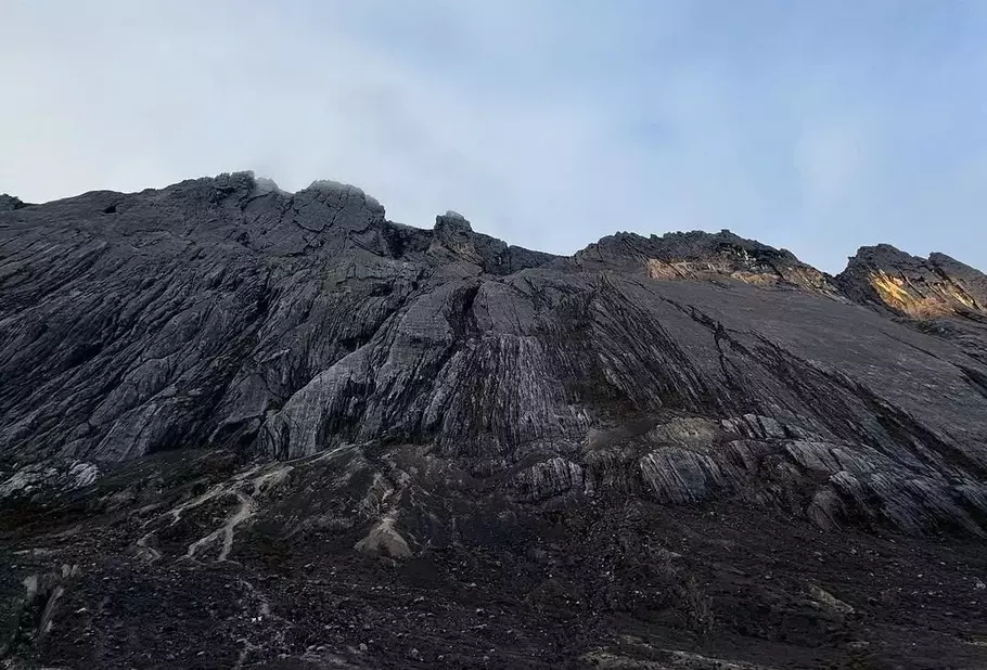 Mengenal sejarah Gunung Cartensz yang telan dua korban pendaki Sabtu (1/3/2025). - (Instagram/@fiersabesari)