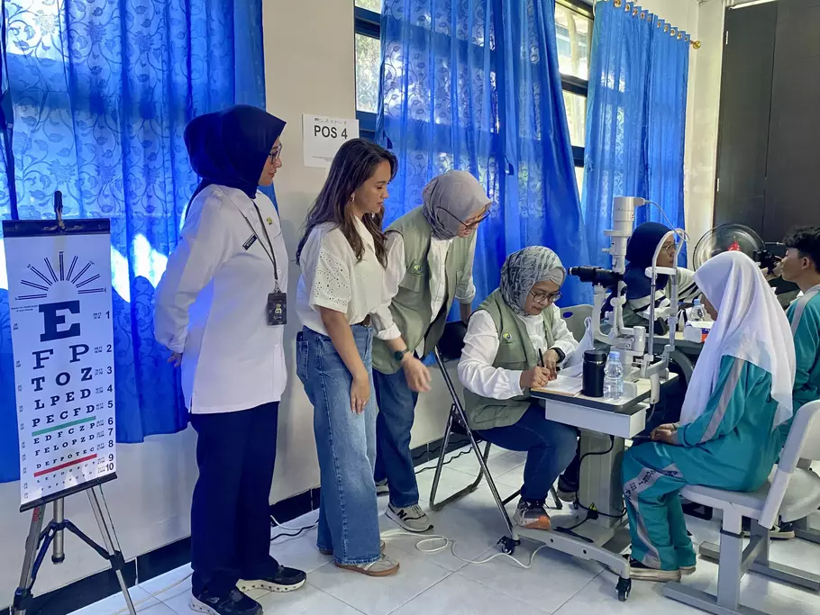 Program Pemeriksaan Gangguan Refraksi Mata dan Pemberian Kacamata oleh Astra dan Perdami. - (Beritasatu.com/Yurike Metriani)