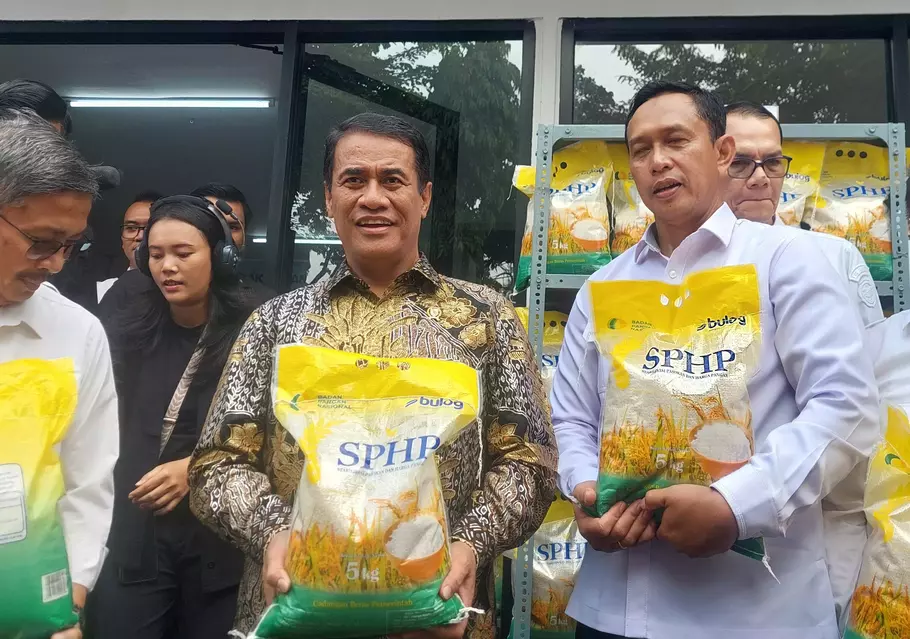 Menteri Pertanian (Mentan) RI Amran Sulaiman akan menggulirkan stok beras ke masyarakat demi kestabilan harga beras di pasaran. - (Beritasatu.com/Rama Sukarta)