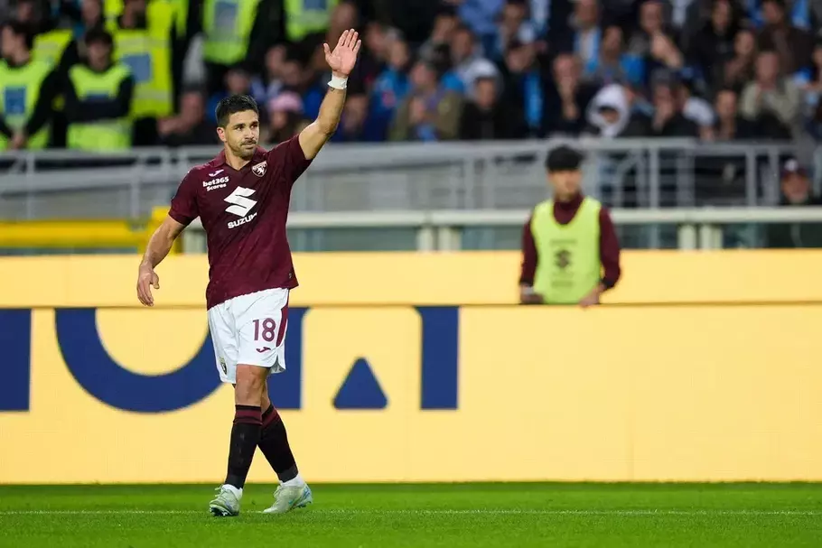 Pemain Torino Giovanni Simeone melakukan selebrasi setelah mencetak gol pada pertandingan sepak bola Serie A Liga Italia melawan Napoli, Sabtu, 18 Oktober 2025, di Turin, Italia. - (AP/Fabio Ferrari)