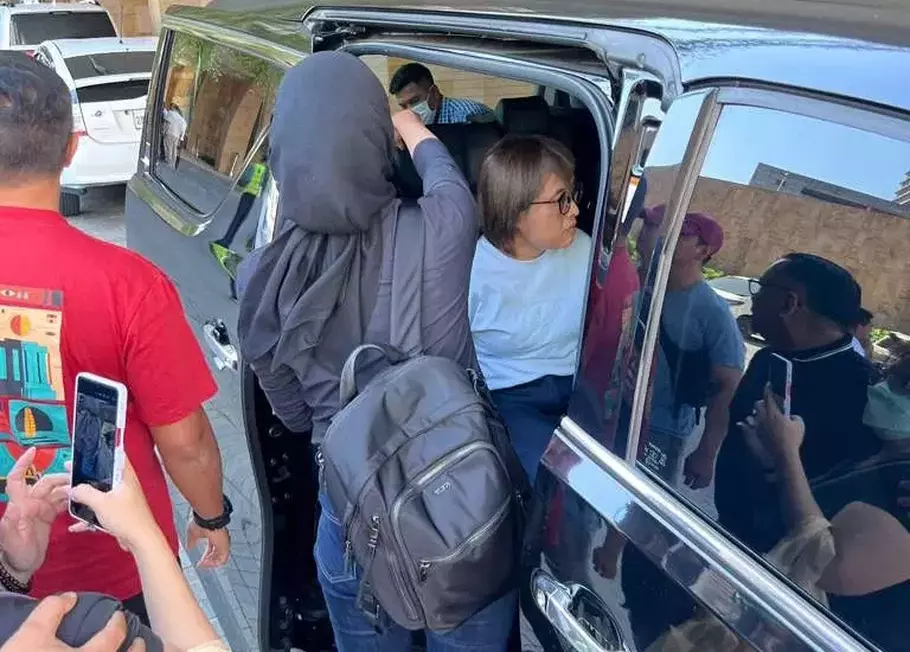 Badan Narkotika Nasional (BNN) RI, Badan Intelijen Stategis (Bais) TNI dan Kepolisian Kamboja berhasil menangkap buronan Dewi Astutik alias Kak Jinda. Penangkapan dilaukan di Sihanoukville, ibu kota kota Provinsi Preah Sihanouk yang merupakan daerah pesisir Kamboja pada Senin, 1 Desember 2025. - (Istimewa/-)