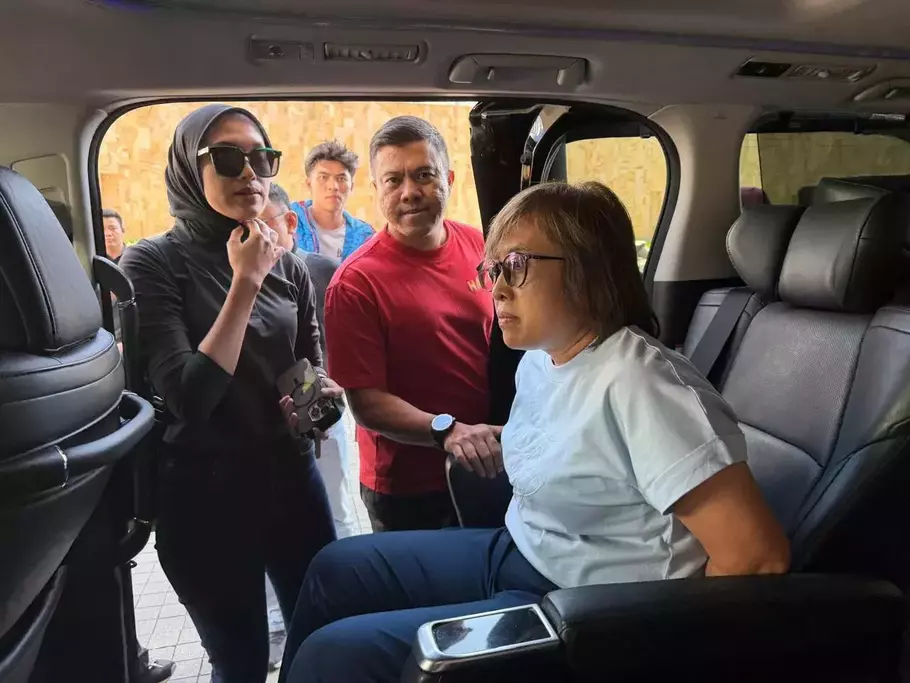 Badan Narkotika Nasional (BNN) RI, Badan Intelijen Stategis (Bais) TNI dan Kepolisian Kamboja berhasil menangkap buronan Dewi Astutik alias Kak Jinda. Penangkapan dilaukan di Sihanoukville, ibu kota kota Provinsi Preah Sihanouk yang merupakan daerah pesisir Kamboja pada Senin, 1 Desember 2025. - (Istimewa/-)