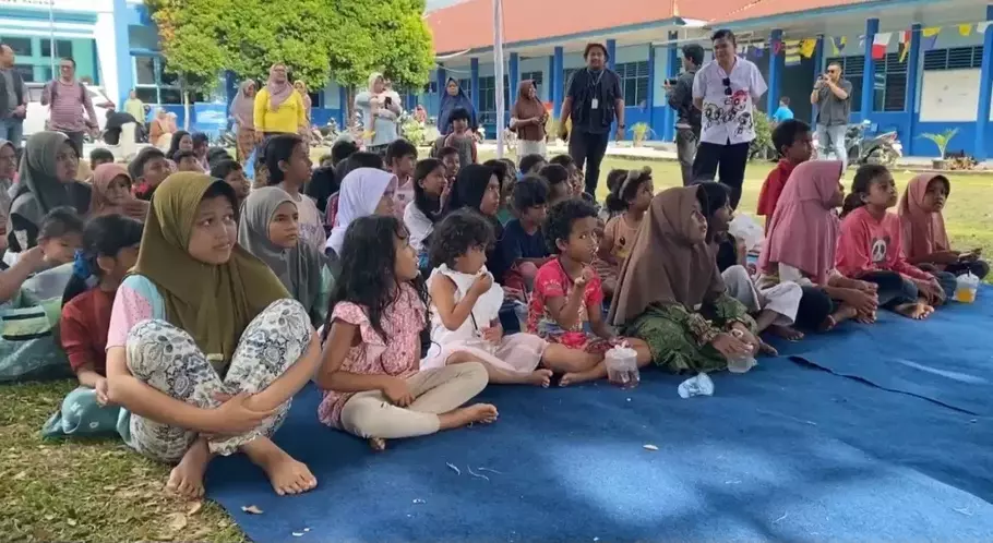 Kegiatan trauma healing untuk anak-anak di Kota Padang, yang menjadi korban bencana banjir Sumatera. - (Beritasatu.com/Delfi Neski)